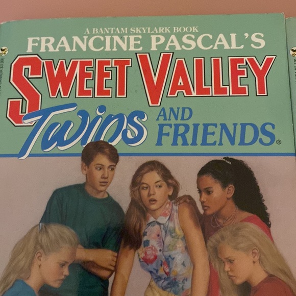 Vintage sweet valley twins and friends books set of 2 - Picture 2 of 7